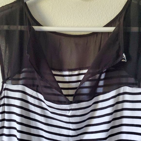 White House Black Market (Medium Black and white top) - Picture 5 of 9